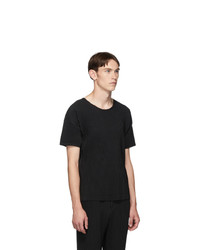 schwarzes T-Shirt mit einem Rundhalsausschnitt von Homme Plissé Issey Miyake