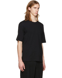 schwarzes T-Shirt mit einem Rundhalsausschnitt von Issey Miyake