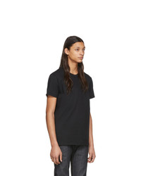 schwarzes T-Shirt mit einem Rundhalsausschnitt von Naked and Famous Denim