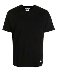 schwarzes T-Shirt mit einem Rundhalsausschnitt von Black Comme Des Garçons