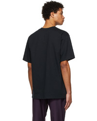 schwarzes T-Shirt mit einem Rundhalsausschnitt von Needles