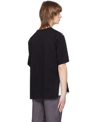 schwarzes T-Shirt mit einem Rundhalsausschnitt von Taakk