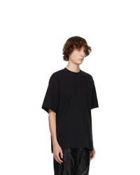 schwarzes T-Shirt mit einem Rundhalsausschnitt von Fear Of God