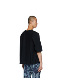 schwarzes T-Shirt mit einem Rundhalsausschnitt von Homme Plissé Issey Miyake