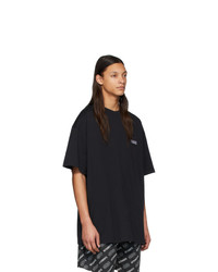 schwarzes T-Shirt mit einem Rundhalsausschnitt von Vetements