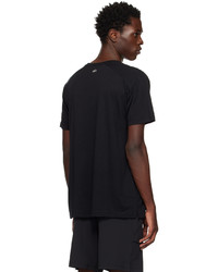schwarzes T-Shirt mit einem Rundhalsausschnitt von Alo