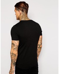 schwarzes T-Shirt mit einem Rundhalsausschnitt von Asos