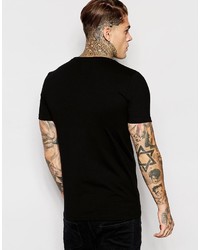 schwarzes T-Shirt mit einem Rundhalsausschnitt von Asos