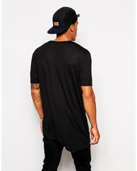 schwarzes T-Shirt mit einem Rundhalsausschnitt von Asos