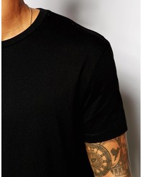 schwarzes T-Shirt mit einem Rundhalsausschnitt von Asos