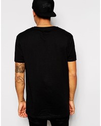 schwarzes T-Shirt mit einem Rundhalsausschnitt von Asos