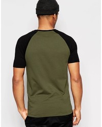 schwarzes T-Shirt mit einem Rundhalsausschnitt von Asos