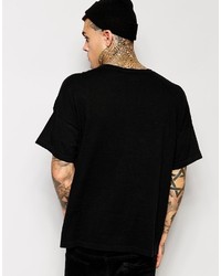 schwarzes T-Shirt mit einem Rundhalsausschnitt von Asos