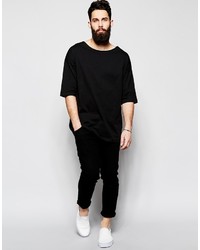 schwarzes T-Shirt mit einem Rundhalsausschnitt von Asos