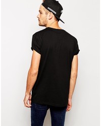 schwarzes T-Shirt mit einem Rundhalsausschnitt von Asos