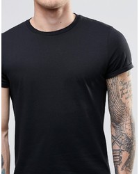 schwarzes T-Shirt mit einem Rundhalsausschnitt von Asos