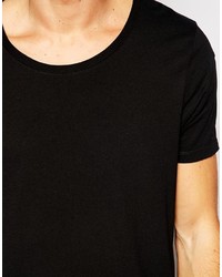 schwarzes T-Shirt mit einem Rundhalsausschnitt von Asos