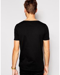 schwarzes T-Shirt mit einem Rundhalsausschnitt von Asos