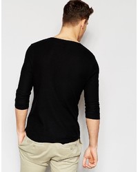 schwarzes T-Shirt mit einem Rundhalsausschnitt von Asos