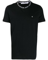 schwarzes T-Shirt mit einem Rundhalsausschnitt von Calvin Klein Jeans