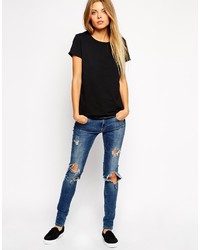 schwarzes T-Shirt mit einem Rundhalsausschnitt von Asos