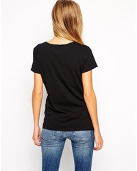 schwarzes T-Shirt mit einem Rundhalsausschnitt von Asos