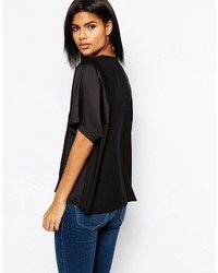 schwarzes T-Shirt mit einem Rundhalsausschnitt von Asos