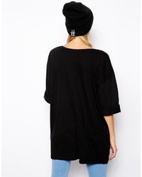 schwarzes T-Shirt mit einem Rundhalsausschnitt von Asos