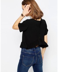 schwarzes T-Shirt mit einem Rundhalsausschnitt von Asos