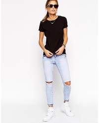 schwarzes T-Shirt mit einem Rundhalsausschnitt von Asos