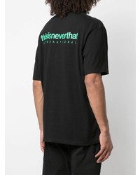 schwarzes T-Shirt mit einem Rundhalsausschnitt von This Is Never That