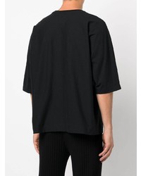 schwarzes T-Shirt mit einem Rundhalsausschnitt von Homme Plissé Issey Miyake