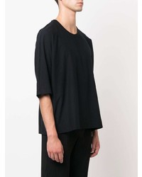 schwarzes T-Shirt mit einem Rundhalsausschnitt von Homme Plissé Issey Miyake