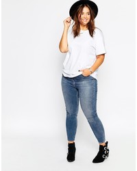 schwarzes T-Shirt mit einem Rundhalsausschnitt von Asos