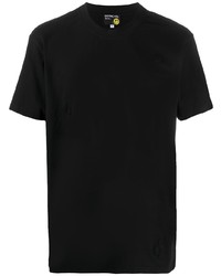 schwarzes T-Shirt mit einem Rundhalsausschnitt von DUOltd
