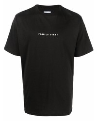 schwarzes T-Shirt mit einem Rundhalsausschnitt von Family First