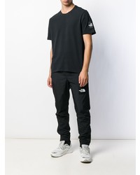 schwarzes T-Shirt mit einem Rundhalsausschnitt von The North Face