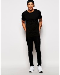 schwarzes T-Shirt mit einem Rundhalsausschnitt von Asos