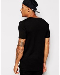 schwarzes T-Shirt mit einem Rundhalsausschnitt von Asos