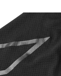 schwarzes T-Shirt mit einem Rundhalsausschnitt von 2XU