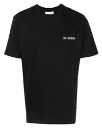 schwarzes T-Shirt mit einem Rundhalsausschnitt von Han Kjobenhavn