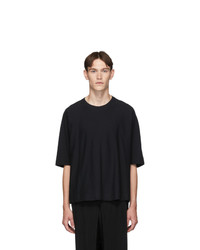 schwarzes T-Shirt mit einem Rundhalsausschnitt von Homme Plissé Issey Miyake