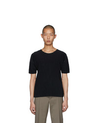 schwarzes T-Shirt mit einem Rundhalsausschnitt von Homme Plissé Issey Miyake