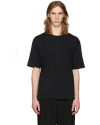 schwarzes T-Shirt mit einem Rundhalsausschnitt von Issey Miyake