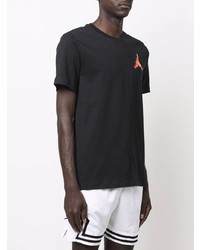 schwarzes T-Shirt mit einem Rundhalsausschnitt von Nike