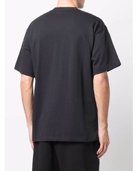 schwarzes T-Shirt mit einem Rundhalsausschnitt von Nike