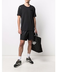 schwarzes T-Shirt mit einem Rundhalsausschnitt von adidas