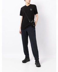 schwarzes T-Shirt mit einem Rundhalsausschnitt von Armani Exchange