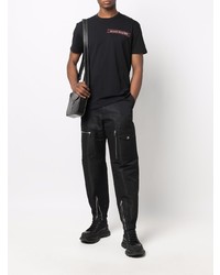 schwarzes T-Shirt mit einem Rundhalsausschnitt von Alexander McQueen