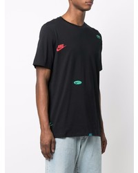 schwarzes T-Shirt mit einem Rundhalsausschnitt von Nike